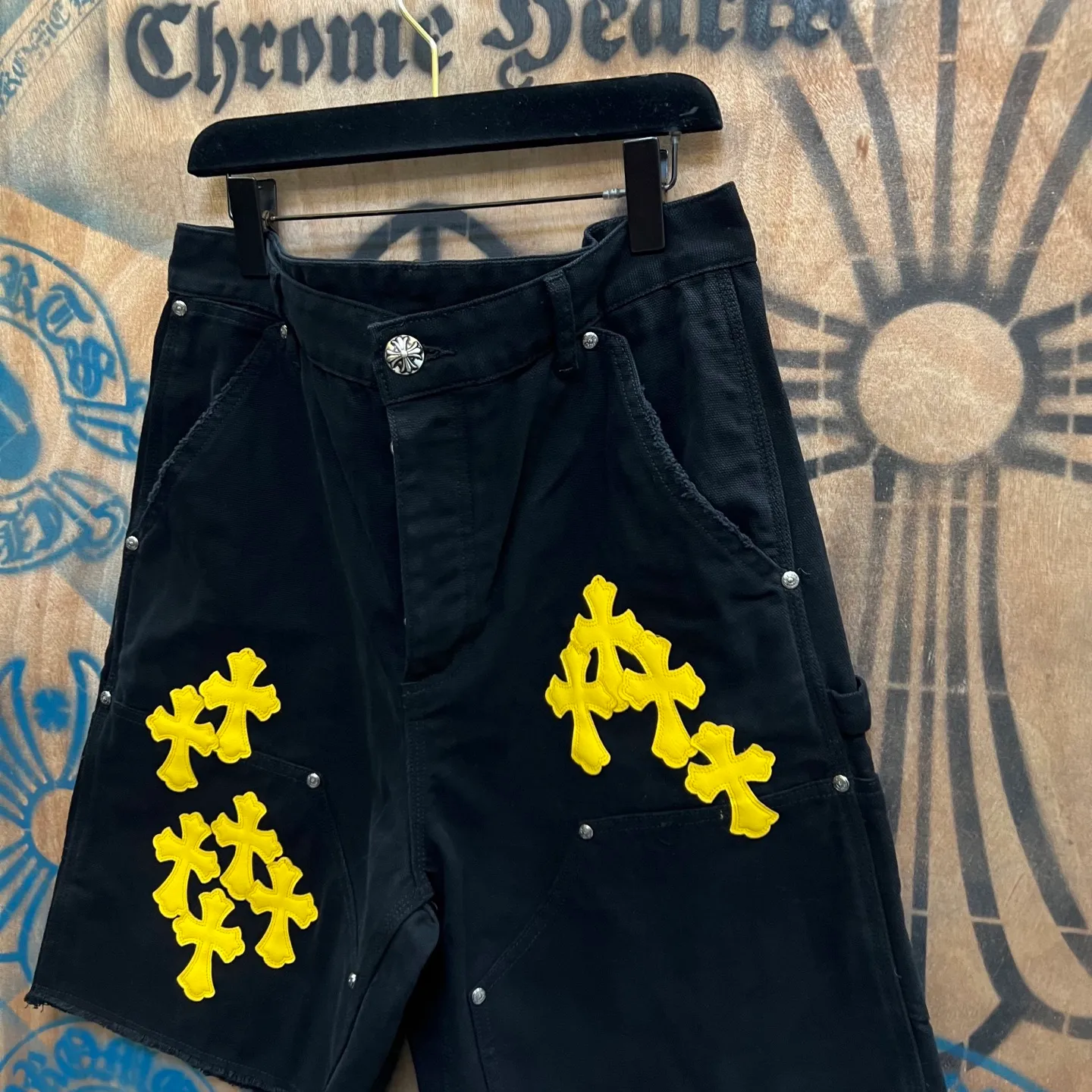 P520 chrome hearts limited series new city limited jeans Chrome Hearts city limited denim shorts vintage levis American made 501 505 517 base version remake Levis American made 501 base version imported sheepskin 925 silver remake Customers provide waist and pants length or height and weight. The studio will select the most suitable base version for you to remake. There are many people doing remakes in the market. Don’t belittle or comment. The difference is visible to the naked eye. See and compare for yourself #CHROME HEARTS Unisex style